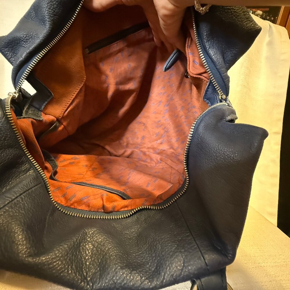 Liebeskind Berlin Slouchy Large Blue Leather satchel; Dbl Strap; Lots of pockets - Picture 8 of 13